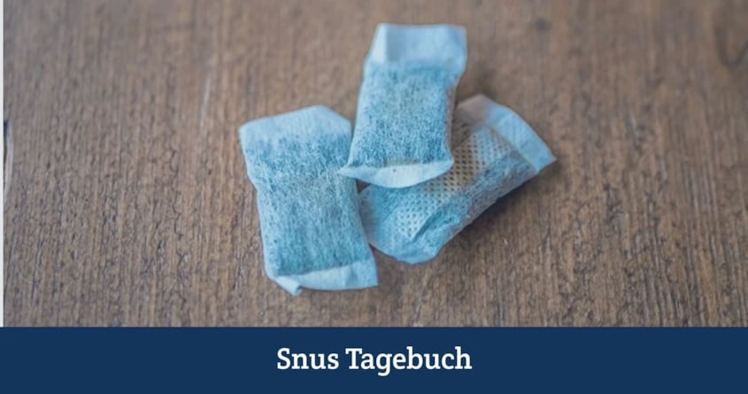 Blau gefärbte Nikotinbeutel, um das Thema Snus und Corona zu symbolisieren.
