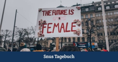 Frauentags-Demo auf dem Bild zum Artikel über gleichberechtigtes Snusen. 